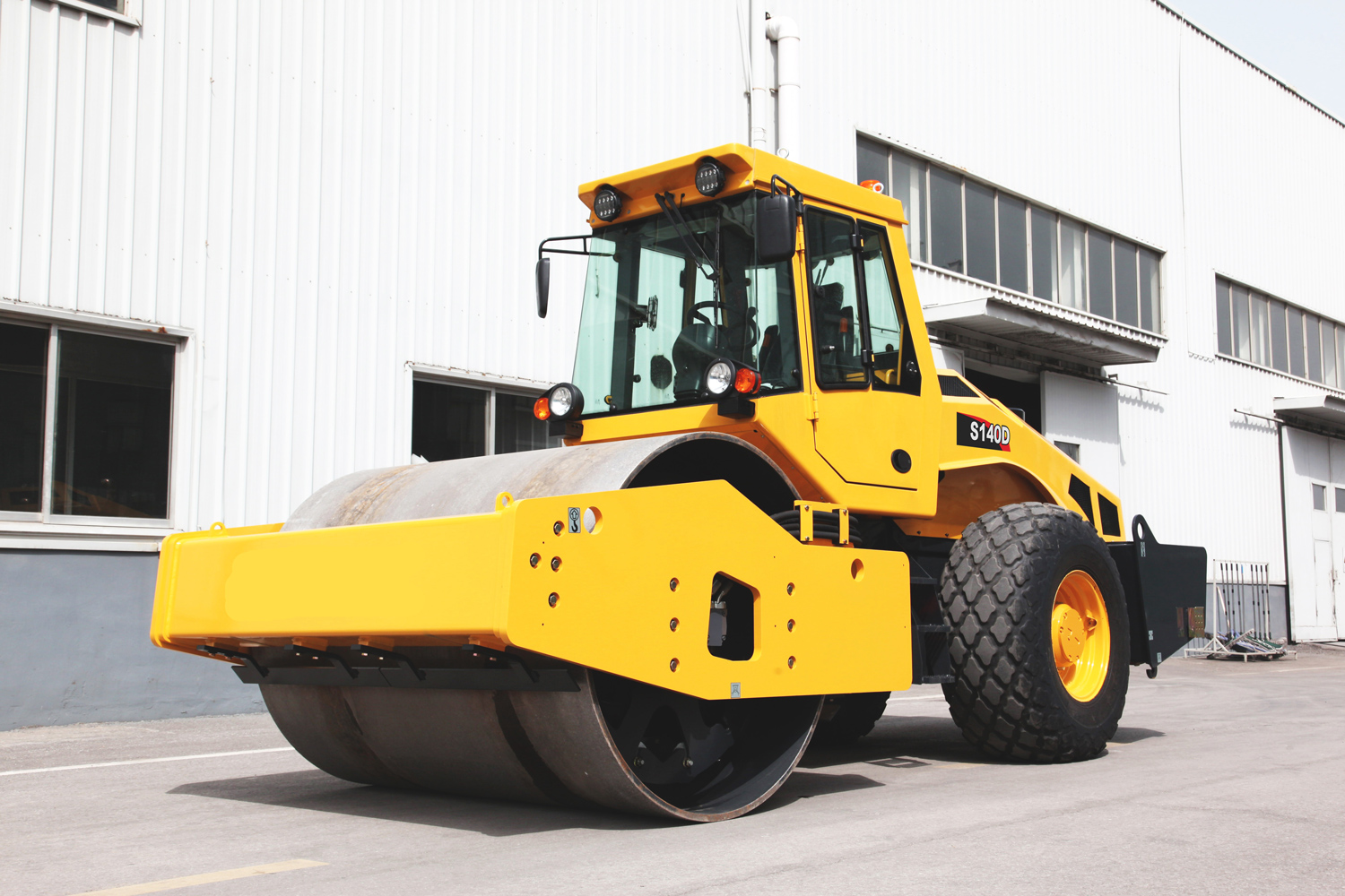 S140D مدحلة اهتزازية أحادية الأسطوانة
